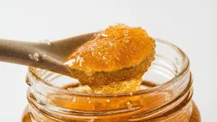 Med se kristalizirao — znači li to da je loš? Pčelari su odavno objasnili što to znači.